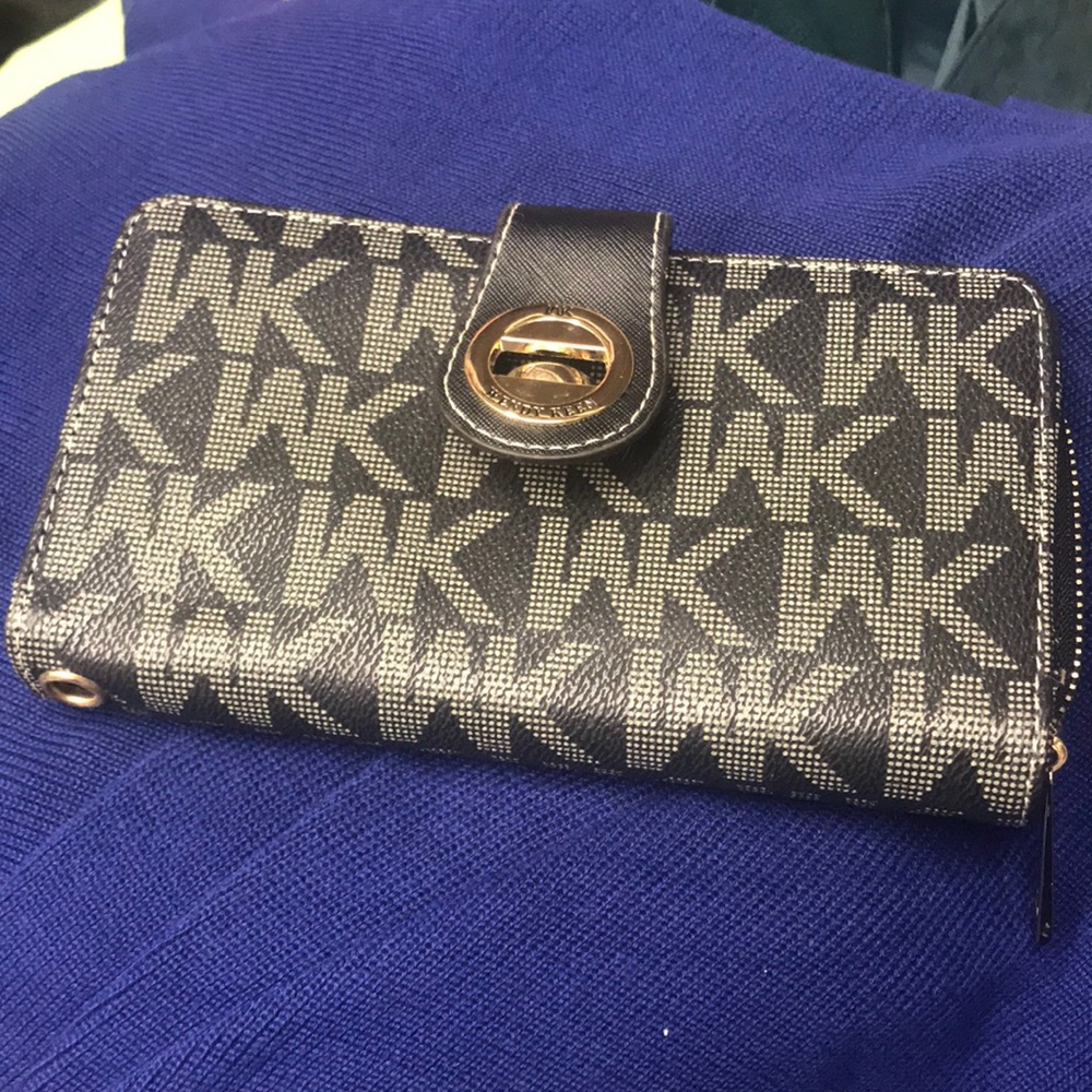 Wendy Keen wallet